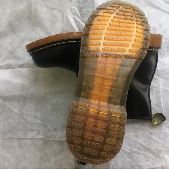 Black leather boots size 7.5 very similar to Martens - Picture 2 of 3